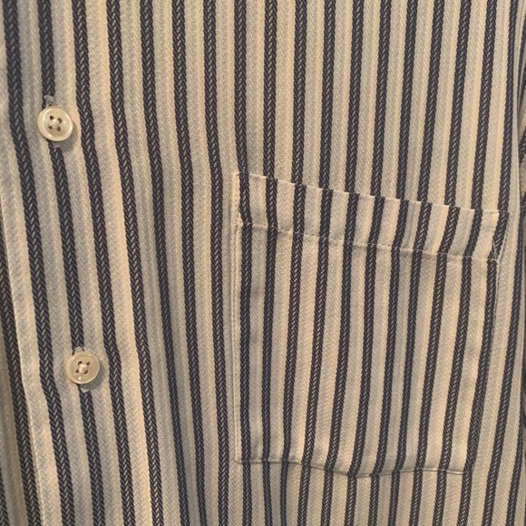 Van Heusen Large Broadcloth Button Down Long Sleeve Shirt White/Blue Str… - Picture 10 of 10